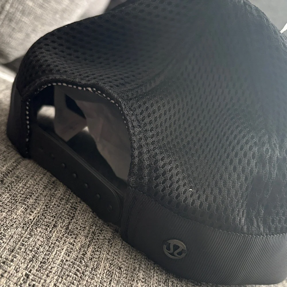 LULULEMON Athletica Black and White Geometric women’s Hat - Picture 5 of 6